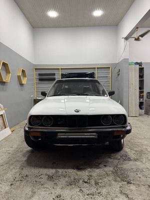 Продам BMW E30-купе (2 литра)