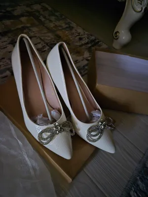 Классические новые туфли 39 размера 180 тысяч