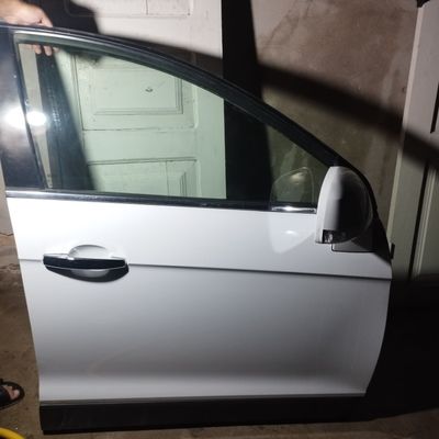 Captiva 3 oldi eshik oʻng tarafi kraska yoq radnoy kraska