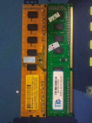 Озу оперативная память DDR 3, есть 2 штуки по 2гб