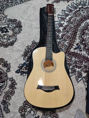 Gitara sotiladi hali yangi