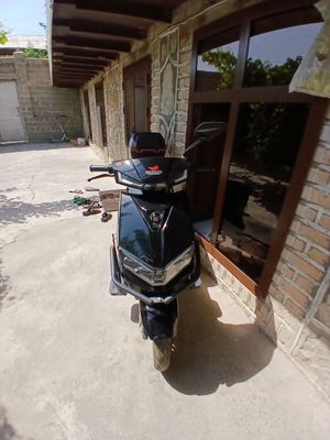 Skutr elektroniy hshshhshhs