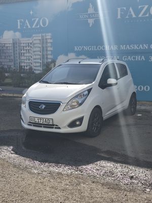 Продам Spark R2 А/Т Чистая 92000км