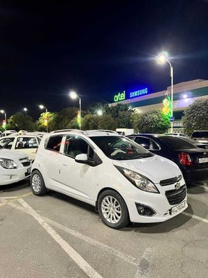 Avtomobil Spark yaxshi xolatda