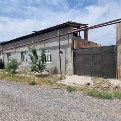 Uch qaxramanda Uy sotiladi 8sotix katej qurishga zor variant