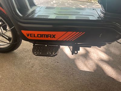 Скутер Velomax