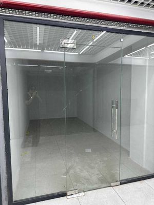 Помещение в торговом ряду на Катартал