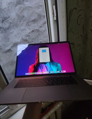 MacBook PRO 15 core i7/16Gb/Radeon DDR5/256. Touch Bar/Touch iD. max