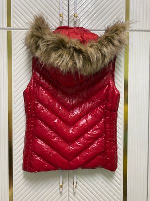 Moncler qizil kalta kurtka