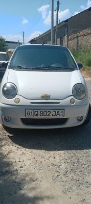 Matiz 2002 yil sotiladi xolati yaxwi. Rangi oq. Urilmagan. Kraska bor.