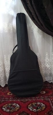 Gitara ko'k rangda