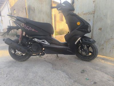 Skuter r2 150 italia