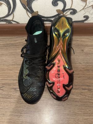 Футбольные бутсы Nike Mercurial