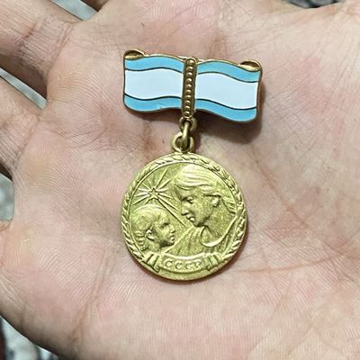 медаль материнства