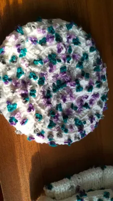 Продам вязанный комплект берет,варежки и снуд.Новый.