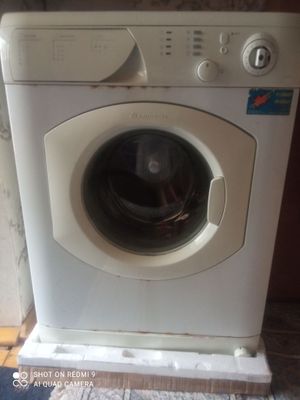 Продается стиральная машина 5 кг Аристон рабочий