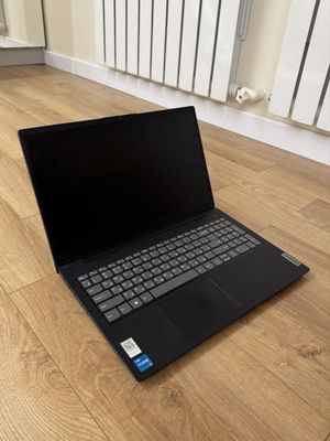 Lenovo (Windows 11 Pro); 11th Gen Inter Core i3; xotira 8/238