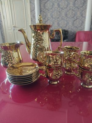 Продается красивый набор золотой посудой