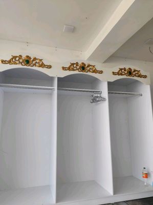 mebel shkaf sotiladi svadebniy
