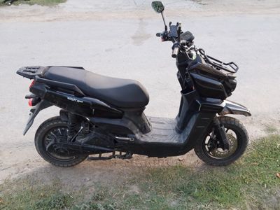 Skuter moto srochna sotiladi kami bor
