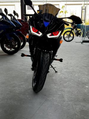 Yamaha r3 200cc black