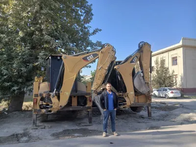 Экскаватор погрузчик срочно сотилади CAT 428F ср