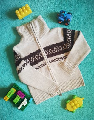 Тёплая кофта на 4-5 лет.