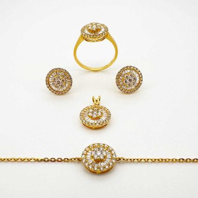 Золотой комплект (750 пробы) с бриллиантами