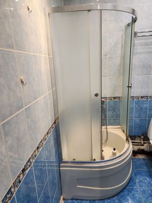 Душевая кабина с раздвижными дверьми
