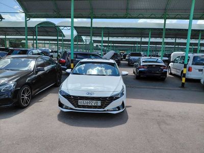 Hyundai Elantra сотилади.