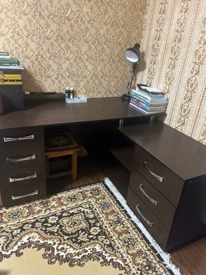 Письменный стол хорошем виде