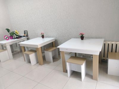2та стеллаж ,3та стол ва 8 та стул ,янги