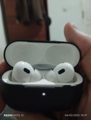 AirPods Pro karopka bor holati idyal