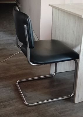 Stul qora kojalik