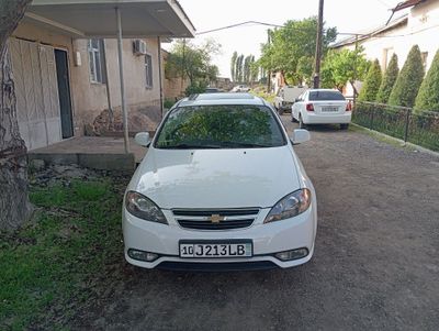Lasetti sotiladi naxtga
