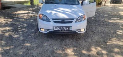 Jentra avtomashinasi oq rang