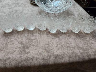 Продам хрустальные рюмки,фруктовницу