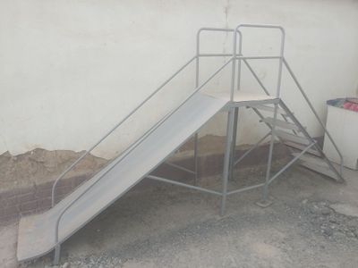 Bolalar uchun sirpanchiq yaxshi holatda