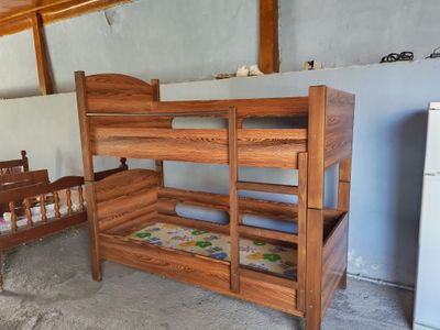 Икки каватли болалар диван, яхши сакланган