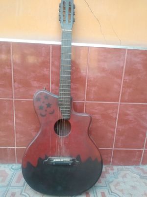 Gitara sotiladi uchenik