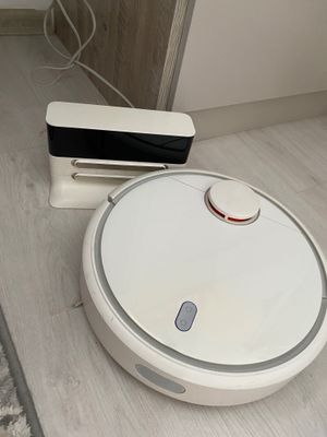 Продам робот-пылесос Xiaomi Mi Robot Vacuum Cleaner 1S