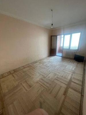 2/5/9. Сергели-5. Квартира 60 м². Дом галерейного типа. Метро 2 bekat.