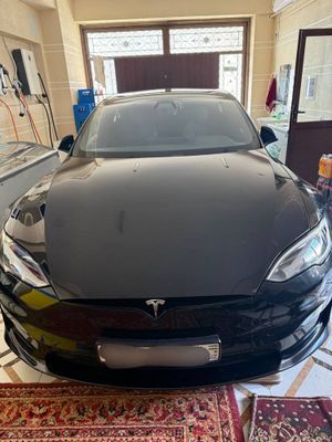 Tesla model S sotiladi .