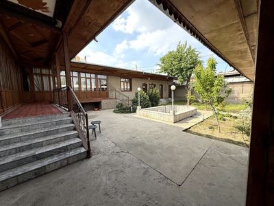 Продается Урикзор махалля 6 сотих фасад 20/30 8 та хона