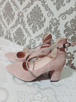 Tufli (pushti rang) 37-38 razmer 1 martta kiyilgan