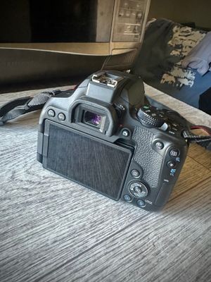Фотоаппарат Canon 850D