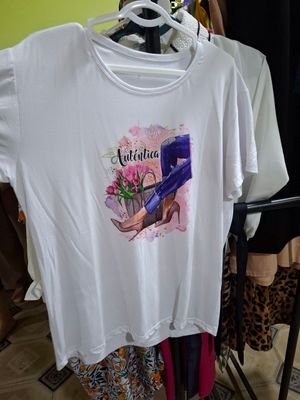 ayollar futbolkasi