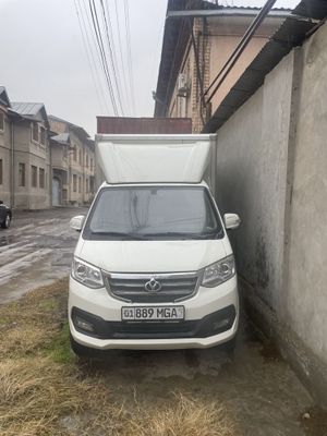 Changan белый фургон