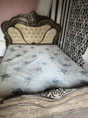 Срочно продаётся двух спалный кроват и детский кроват всё комлекте