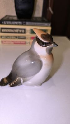 Фарфоровая статуэтка.